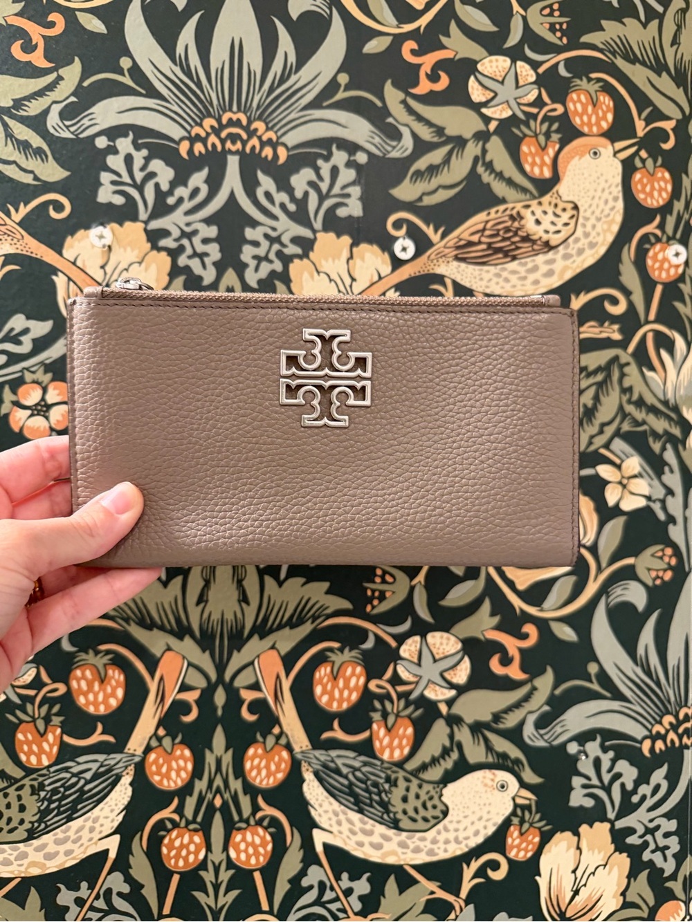 Tory Burch Pebbled Leather Zip Card Holder in Taupe